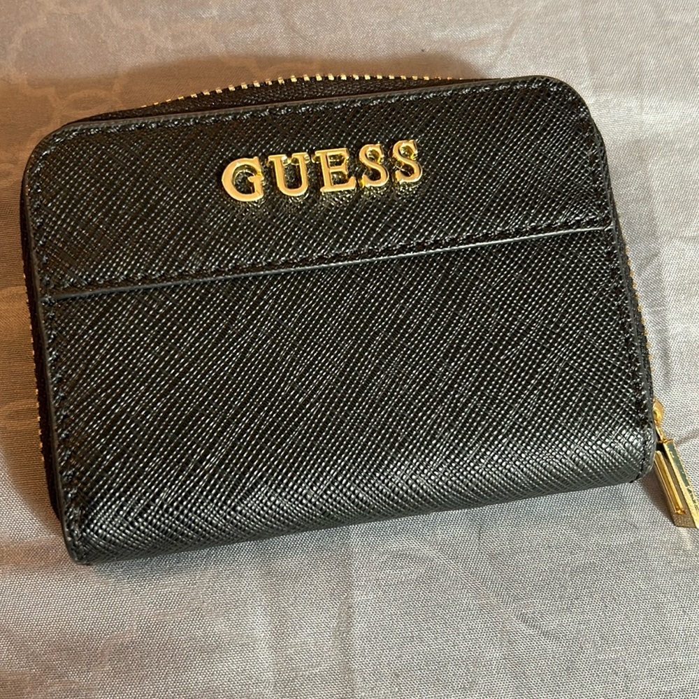 GUESS small wallet, black with 2 card slots coin purse in Black gold logo